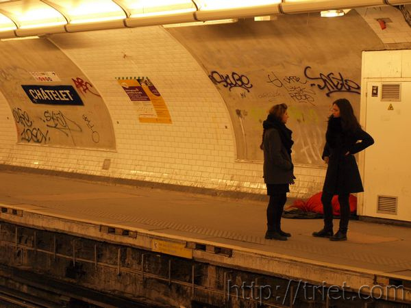 20100213102223-fr-paris-metro-girls-w Metro Girls, Paris